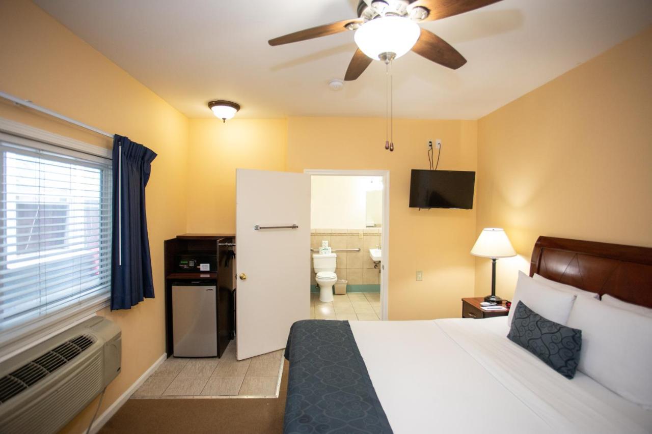 The Hollywood Hotel 2*