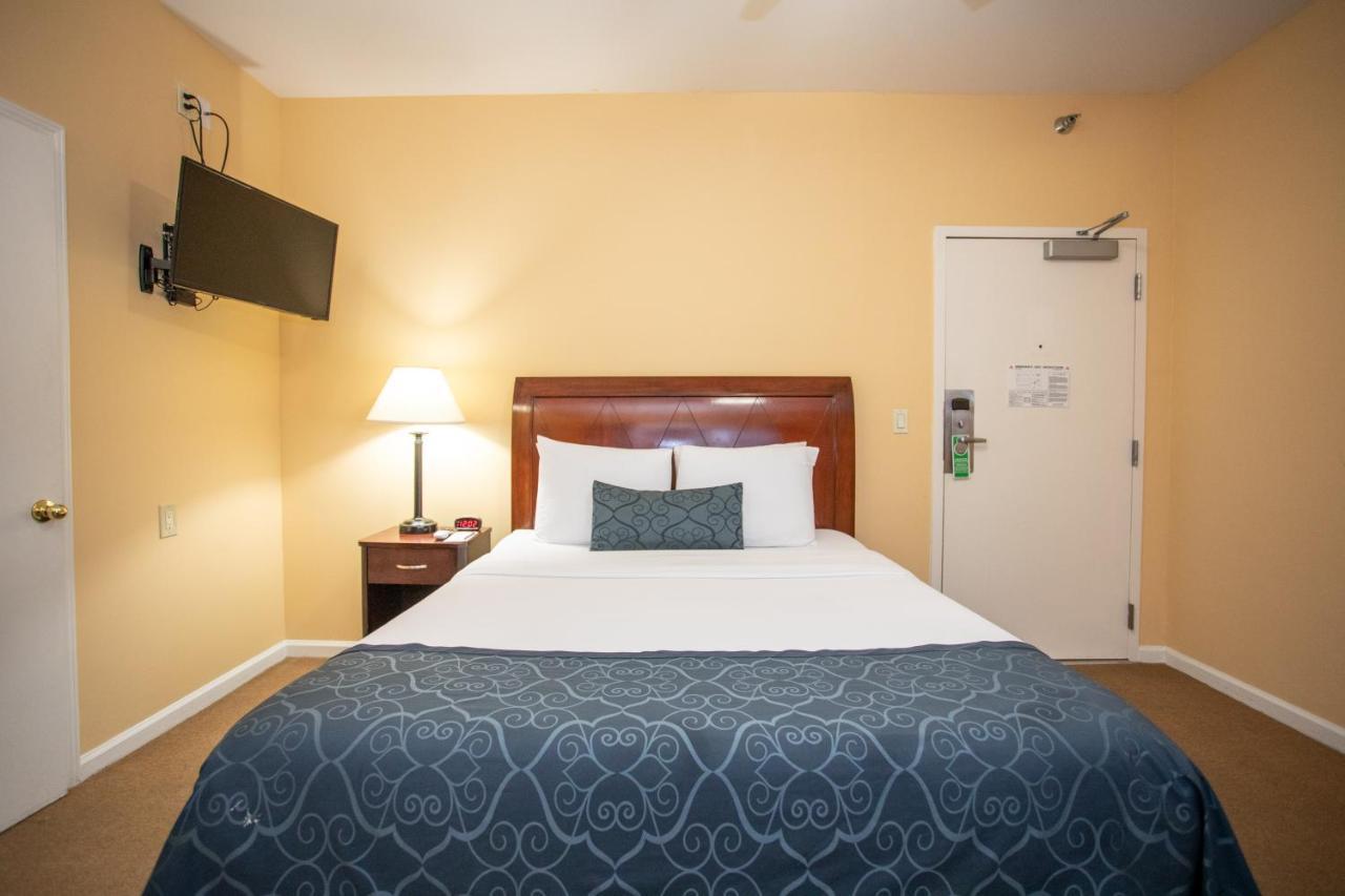 The Hollywood Hotel 2*