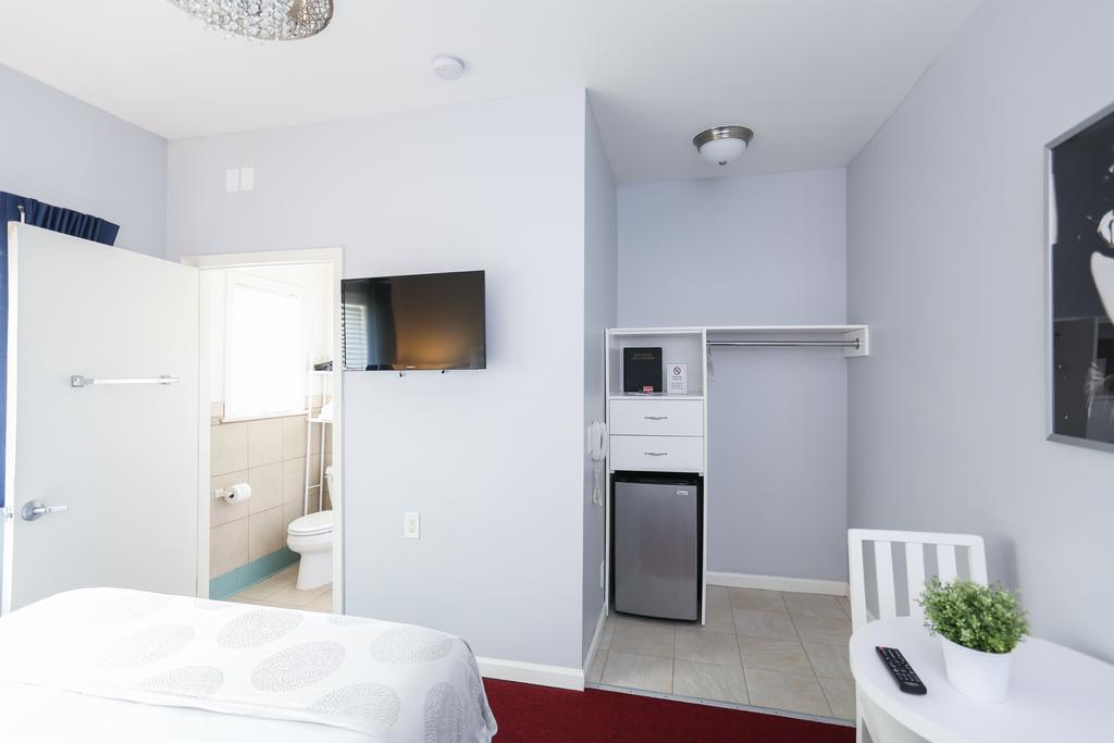 The Hollywood Hotel 2*