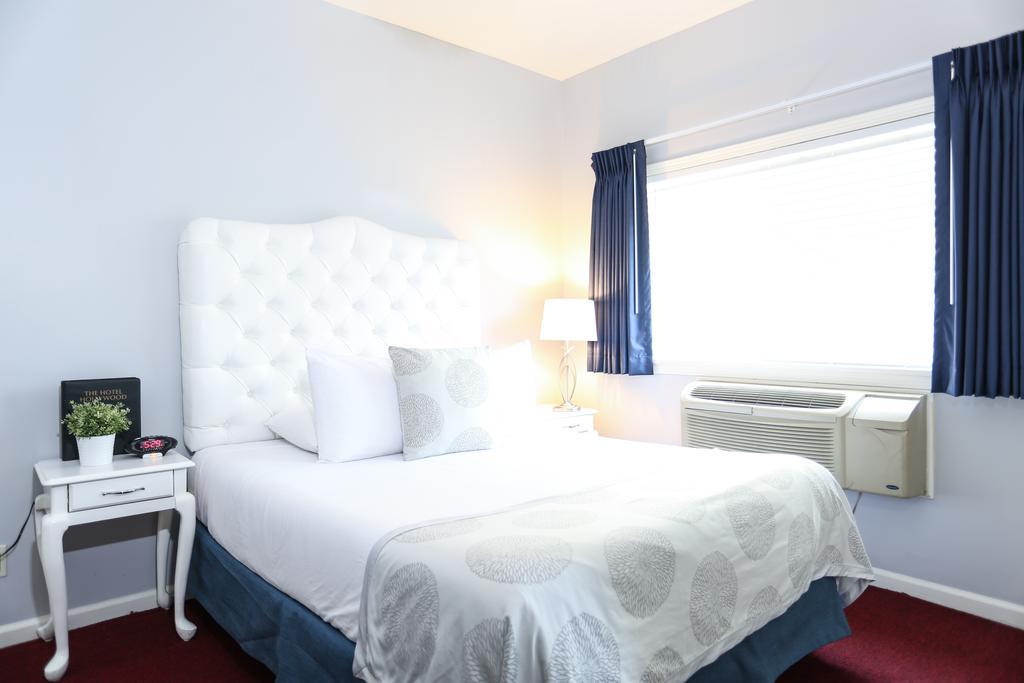 The Hollywood Hotel 2*